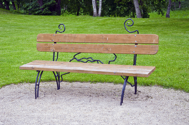 dřevěný dekorativní lavička v parku - Fotografie, Obrázek