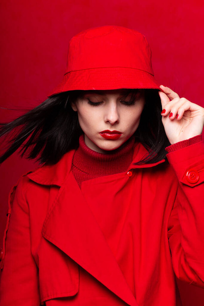 beautiful young girl in red - Fotó, kép