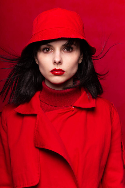 beautiful young girl in red - Foto, Bild