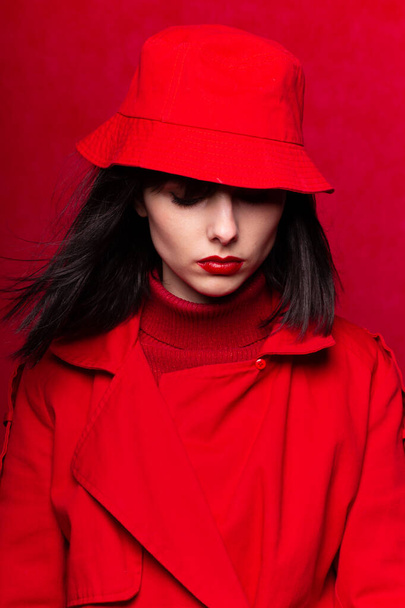 beautiful young girl in red - Foto, Imagem