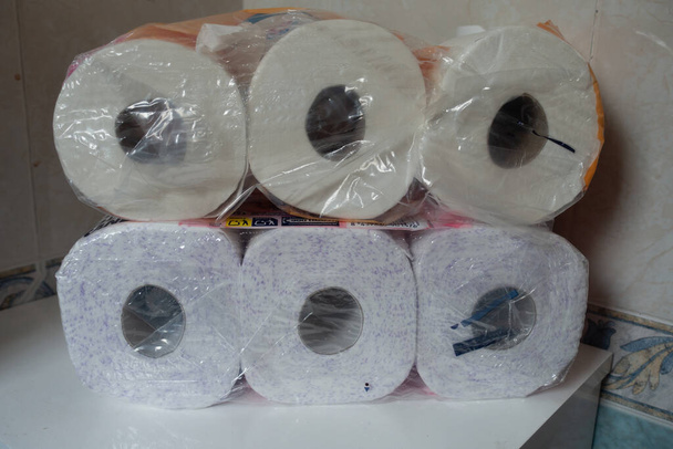 confezione di rotoli di carta igienica
 - Foto, immagini