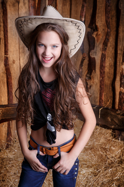 Bella modella in stile cowgirl
 - Foto, immagini