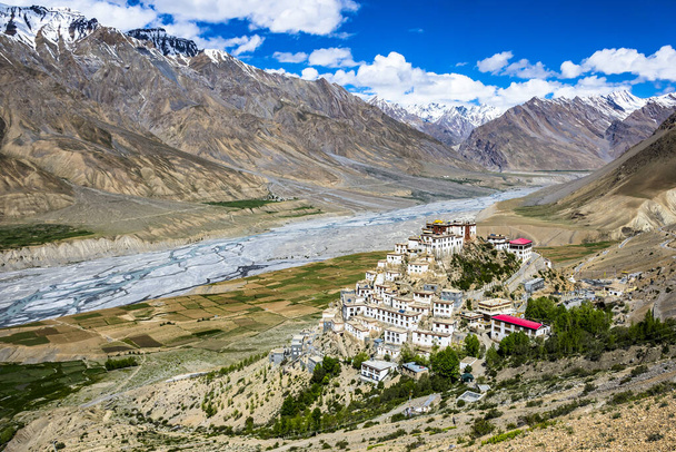 Belle vue sur le monastère de Key, un monastère bouddhiste tibétain situé dans la vallée de Spiti, au nord de l'Inde
. - Photo, image