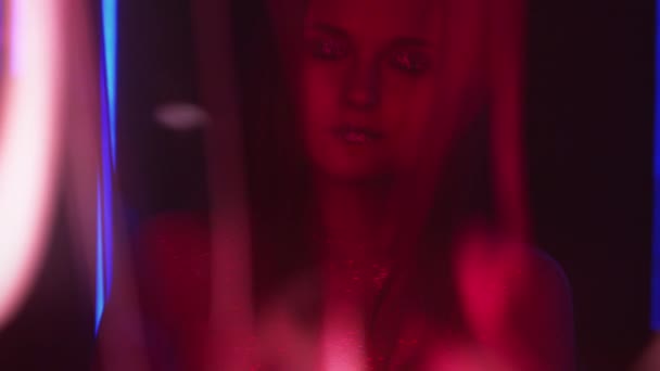 color light portrait night party woman glitter - Filmmaterial, Video