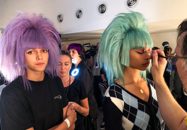 NEW YORK, NEW YORK - SEPTEMBER 06: A model getting ready backstage for the Jeremy Scott runway show during NYFW at Spring Studios on September 06, 2019 in NYC - Foto, immagini
