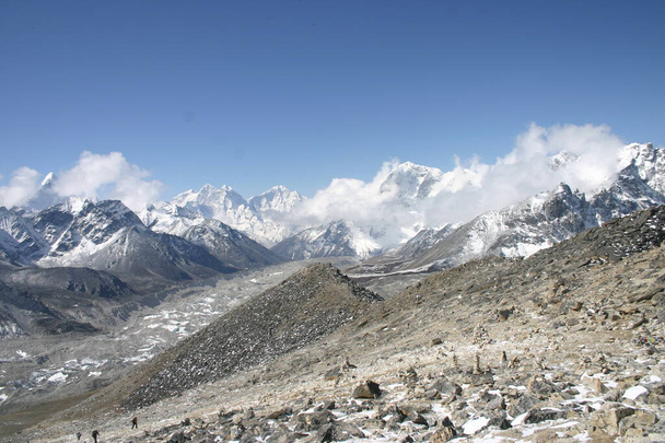 trekkers in the Everest Base Camp Trek - Fotografie, Obrázek