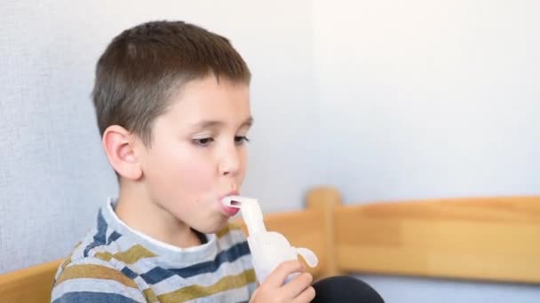 Stay at home quarantine coronavirus pandemic prevention. The child is treated with a nebulizer from COVID-19. Prevention epidemic. COVID-19. Inhaler treatment. - Footage, Video