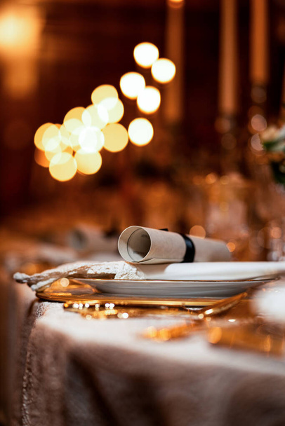 Luxury diner set up in a fancy ballroom with golden cutlery  - Fotoğraf, Görsel