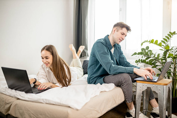 young caucasian couple work from home - Foto, Imagen