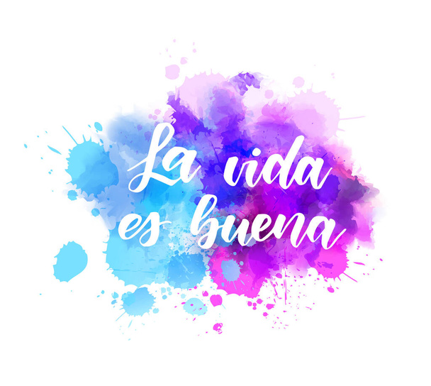 La vida es buena (Життя добре іспанською) - рукописна каліграфія, написана на абстрактному акварелі. Блакитний і пурпуровий. - Вектор, зображення