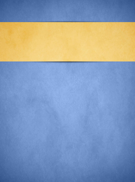 Um elegante fundo de textura grunge azul claro com uma faixa de banner dourado bronzeado levantado acima na orientação retrato
. - Foto, Imagem