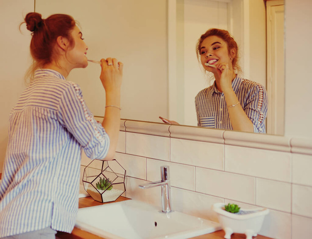 Portrait of a young girl cleaning her teeth - Фото, зображення