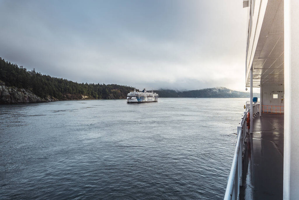 Foto tirada de Ferry entre Victoria e Vancouver no Canadá
 - Foto, Imagem