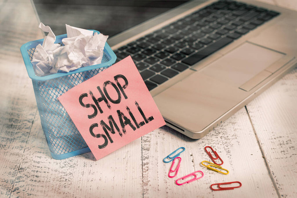 Konzeptionelle Handschrift, die Shop Small zeigt. Business-Foto zeigt landesweite Bewegung, die jeden Tag kleine Unternehmen feiert. - Foto, Bild