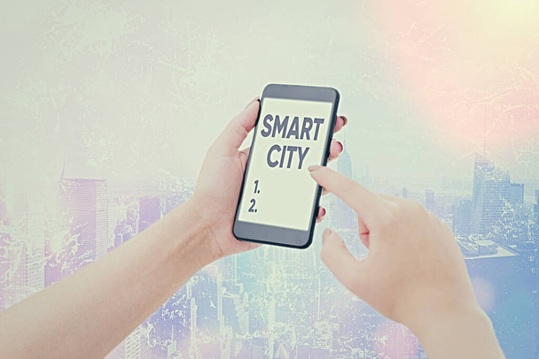 Texte d'écriture de mots Smart City. Concept d'entreprise pour les zones urbaines utilisant différents types d'Internet électronique des objets
. - Photo, image