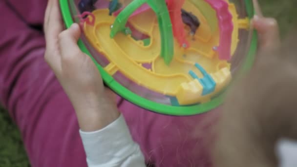 Little girl play with three-dimensional toy puzzle - Filmmaterial, Video