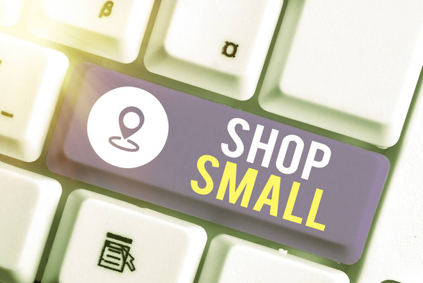 Escritura a mano conceptual mostrando Shop Small. Foto de negocios que muestra el movimiento nacional que celebra las pequeñas empresas todos los días
. - Foto, Imagen