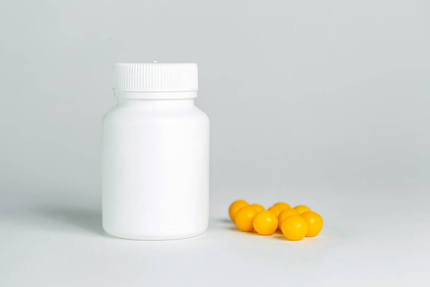 white plastic can with medicines - Фото, изображение