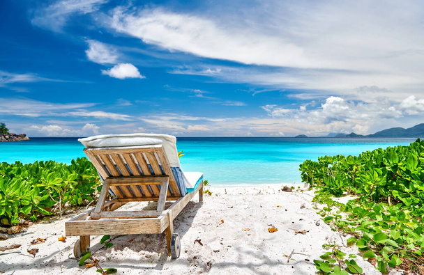 Krásná Petite Anse pláž s lehátkem na Seychelách, Mahe - Fotografie, Obrázek