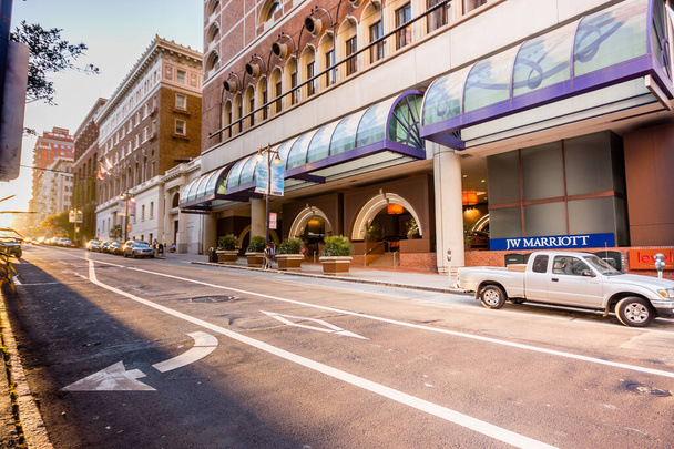 SAN FRANCISCO, USA - OCT 2, 2012: Entrance to JW Marriott hotel from empty street at sunset on Oct 2, 2012 in San Francisco, USA - 写真・画像