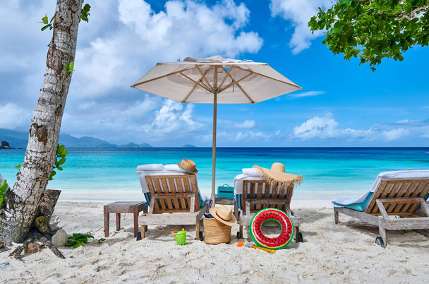 Gyönyörű Petite Anse strand pálmafával Seychelles, Mahe - Fotó, kép
