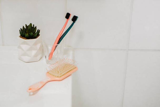 tooth brushes in bathroom on white - Foto, Imagen