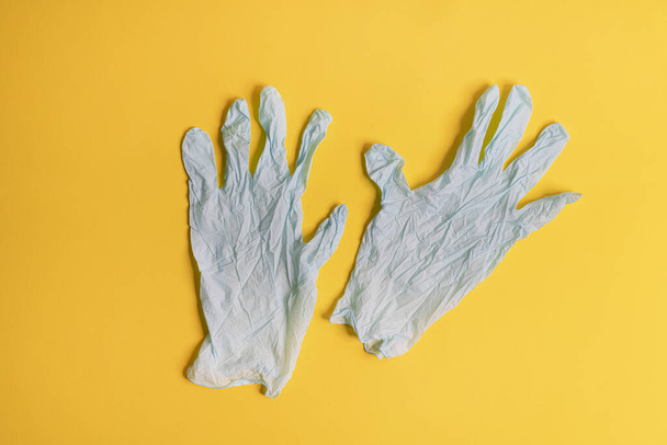 disposable latex gloves on a colored surface - Foto, imagen