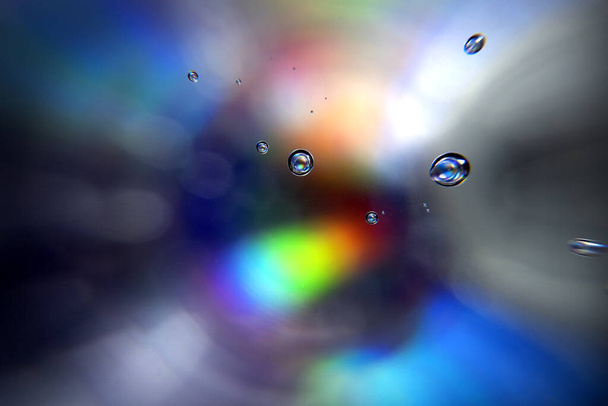 Спектр окрашенный фон с пузырями. Воздушные пузыри на радужном ярком абстрактном фоне
. - Фото, изображение