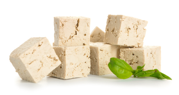Pokroić ser tofu na białym tle - Zdjęcie, obraz