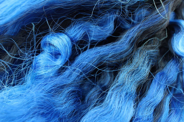 Close up de cabelo preto e azul
 - Foto, Imagem