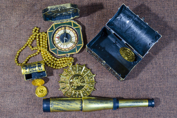 pirate treasure chest, old mars compass and spyglass - Foto, Imagen
