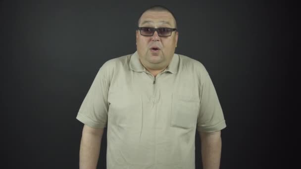 fat man in brown glasses demonstrates surprise emotions - Footage, Video