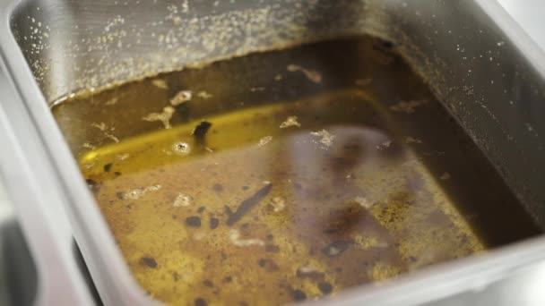 Špatná kvalita oleje pro hluboké smažení - Záběry, video