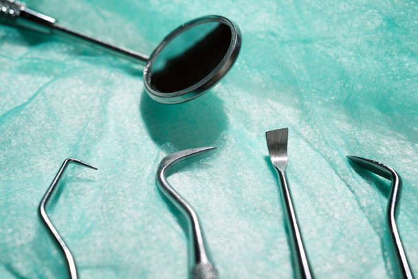 Instruments used by the dentist. - 写真・画像