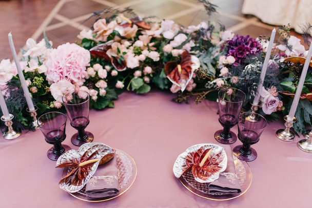 wedding table setting. natural light and soft focus - Фото, изображение