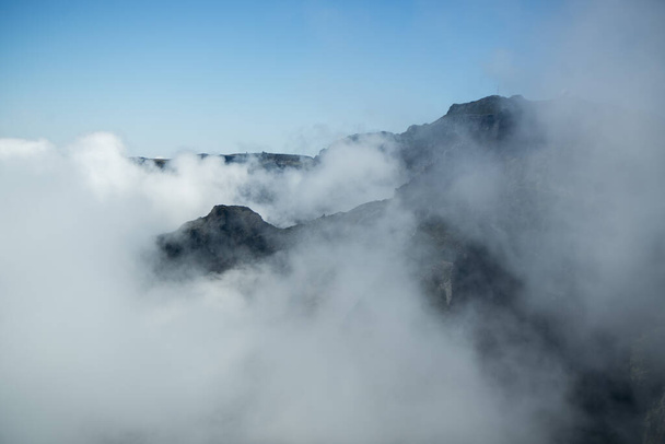 ландшафт и горы национального парка Мадейра в центральной части Мадейры на острове Мадейра Португалии. Португалия, Мадейра, апрель 2018 года
 - Фото, изображение
