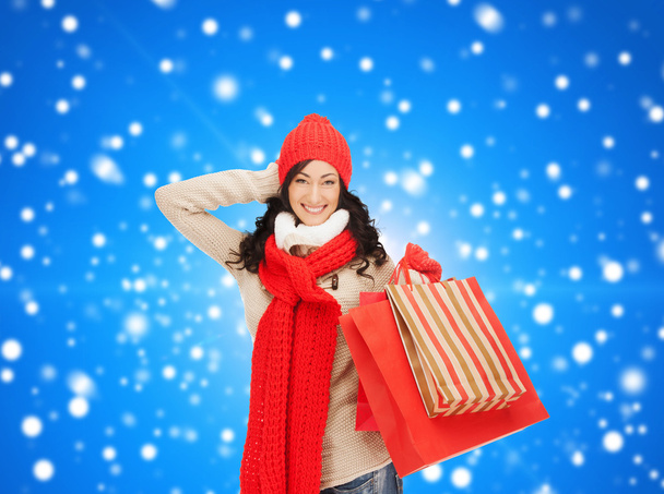 Smiling woman in warm clothers with shopping bags - Foto, immagini