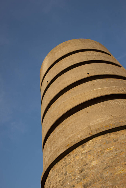 věž Martello ve Fort Saumarez, používaná německými okupačními silami během 2. světové války - Fort Saumarez, Guernsey, Velká Británie - 16. července 2013 - Fotografie, Obrázek