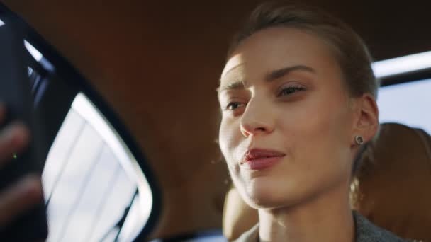 Portrait of businesswoman talking mobile phone at car. Girl making video call - Filmmaterial, Video