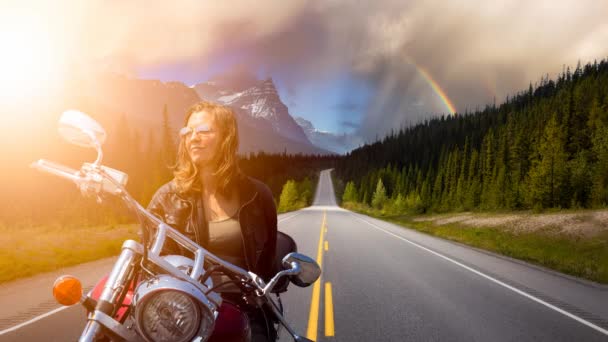 Cinemagraph Animation en boucle continue de la femme sur une moto
 - Séquence, vidéo