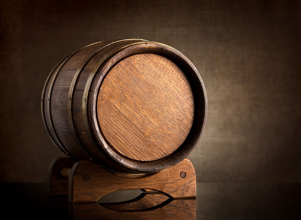 Viejo barril de madera
 - Foto, imagen