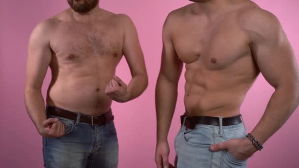 比較で2人の男性は、概念の前と後のスポーツトレーニングの結果。左におなかのある太っ腹な男と右に筋肉質の体の男。健康的な食事と完璧なための個々のトレーニングプログラム - 映像、動画