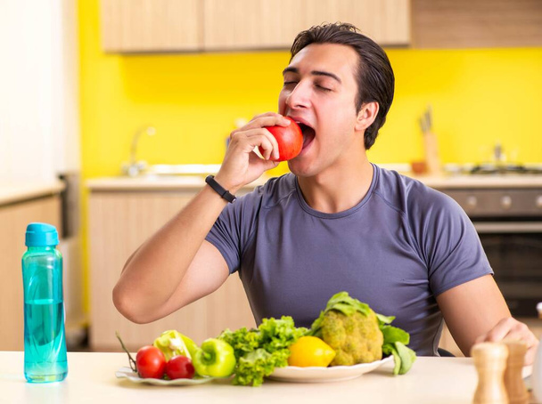 Молодой человек в диете и концепции здорового питания - Фото, изображение