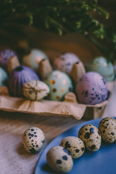 Ostern bunte, handbemalte Eier.  - Foto, Bild