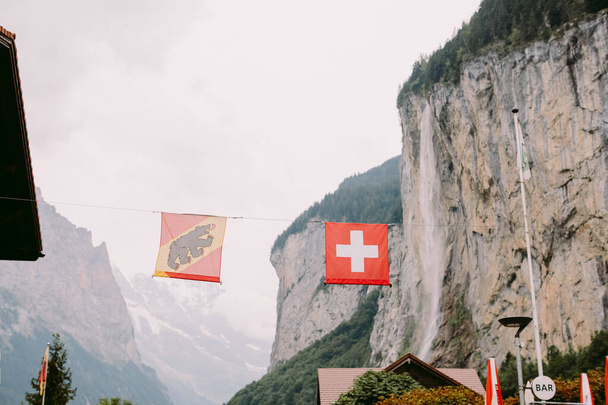 Valle de Lauterbrunnen en Suiza. Pueblo de montaña en Suiza
. - Foto, Imagen