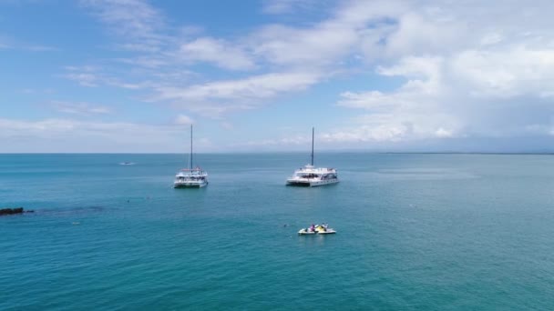 Manuel Antonio Costa Rica 02.11.2019 white catamaran yacht excursion in blue bay with empty beach Central America - Кадри, відео