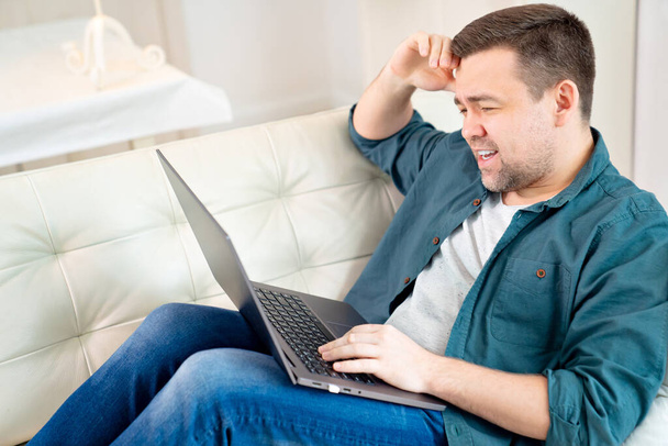 businessman working online lying on the couch. - Foto, Bild