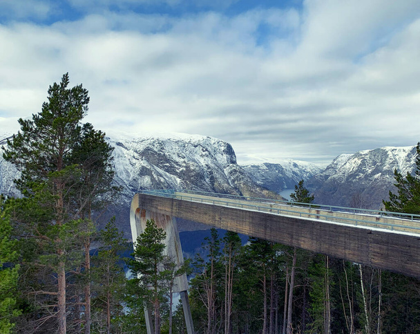 Aussichtspunkt Stegastein über dem Aurlandsfjord in Norwegen - Foto, Bild