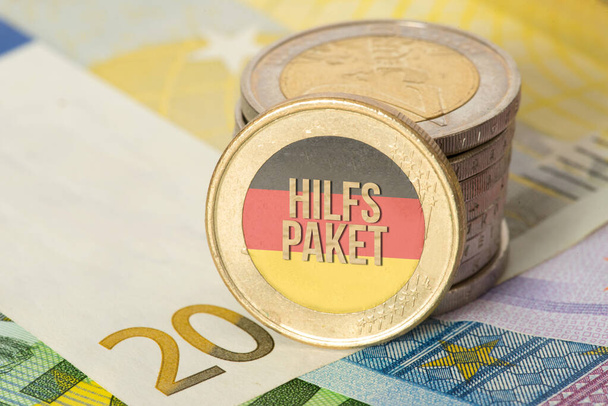 Банкноты и монеты евро и коронавирус в Германии - Фото, изображение