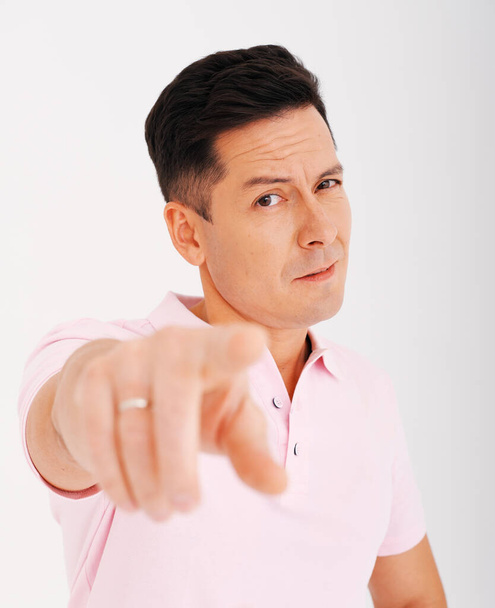 Studio portrait of surprised man pointing finger  - Фото, зображення